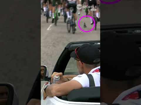 That could’ve been painful 🫣😅 #cycling #lavuelta