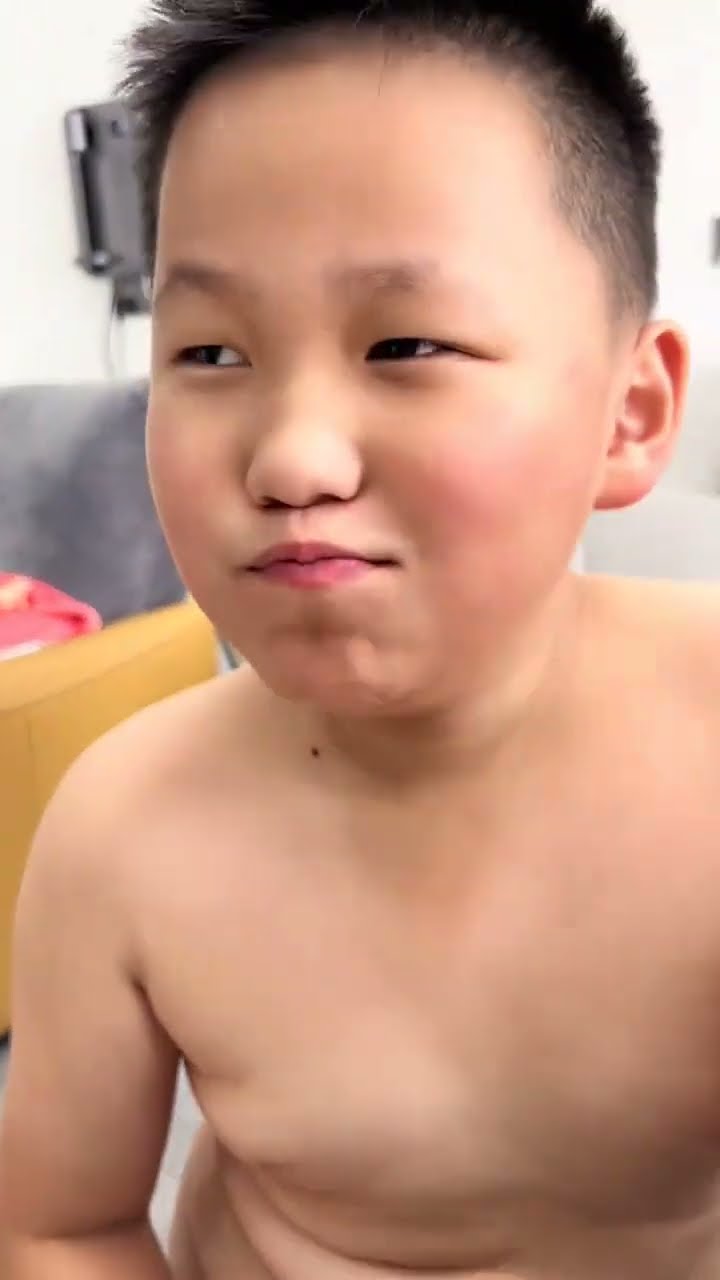 Since I had five sons, eating xiao long bao is like seeing a big meal. It is not enough. It is n