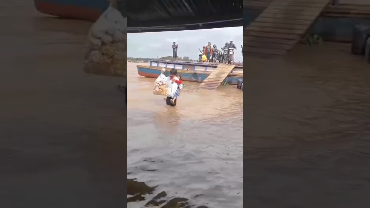 Penyeberangan Bintang Mas Kecamatan Rasau Tenggelam Banjir