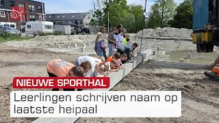 Namen van kinderen letterlijk in de fundering van nieuwe sporthal Urk | Omroep Flevoland