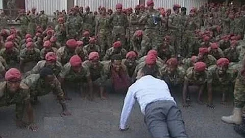 Photo: Ethiopia PM relives his military days with protesting soldiers - DayDayNews