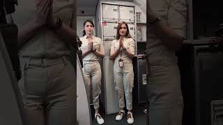 Pramugari Cantik Super Air Jer Menyambut Penumpang Disembark. #pramugari#superairjet#pramugaricantik