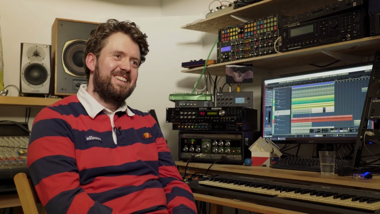 Guarda Tech Talk: Lauer and his love for vintage gear (Electronic Beats TV) su YouTube Guarda Tech Talk: Lauer and his love for vintage gear (Electronic Beats TV) su YouTube