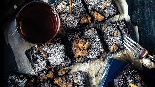 These eggless banana peanut butter chocolate brownies have a
beautifully dense, soft, chewy texture. they are also chocolatey and
pea-nutty. plus, e...