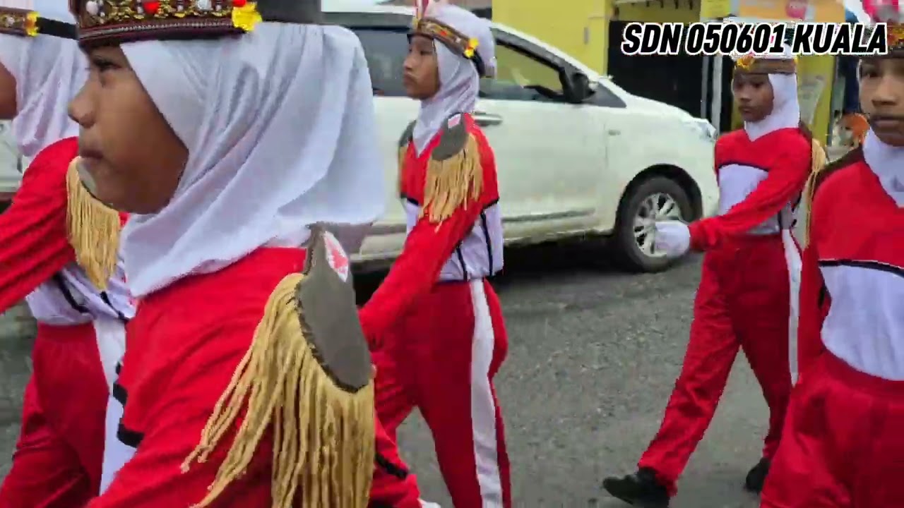 Lomba gerak jalan beregu tingkat SD Se kecamatan Kuala.