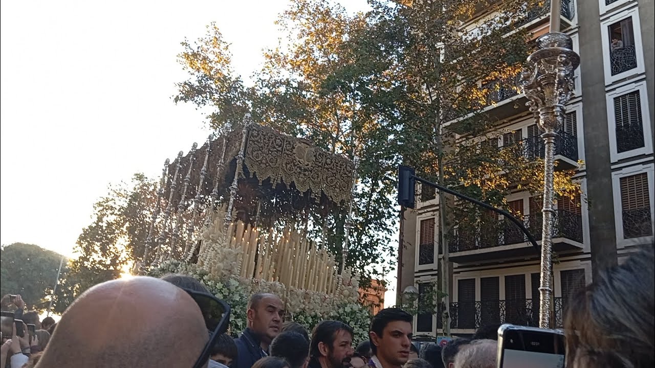 ¡IMPRESIONANTE! Traslado de la esperanza de Triana por reyes católicos Magna Sevilla
