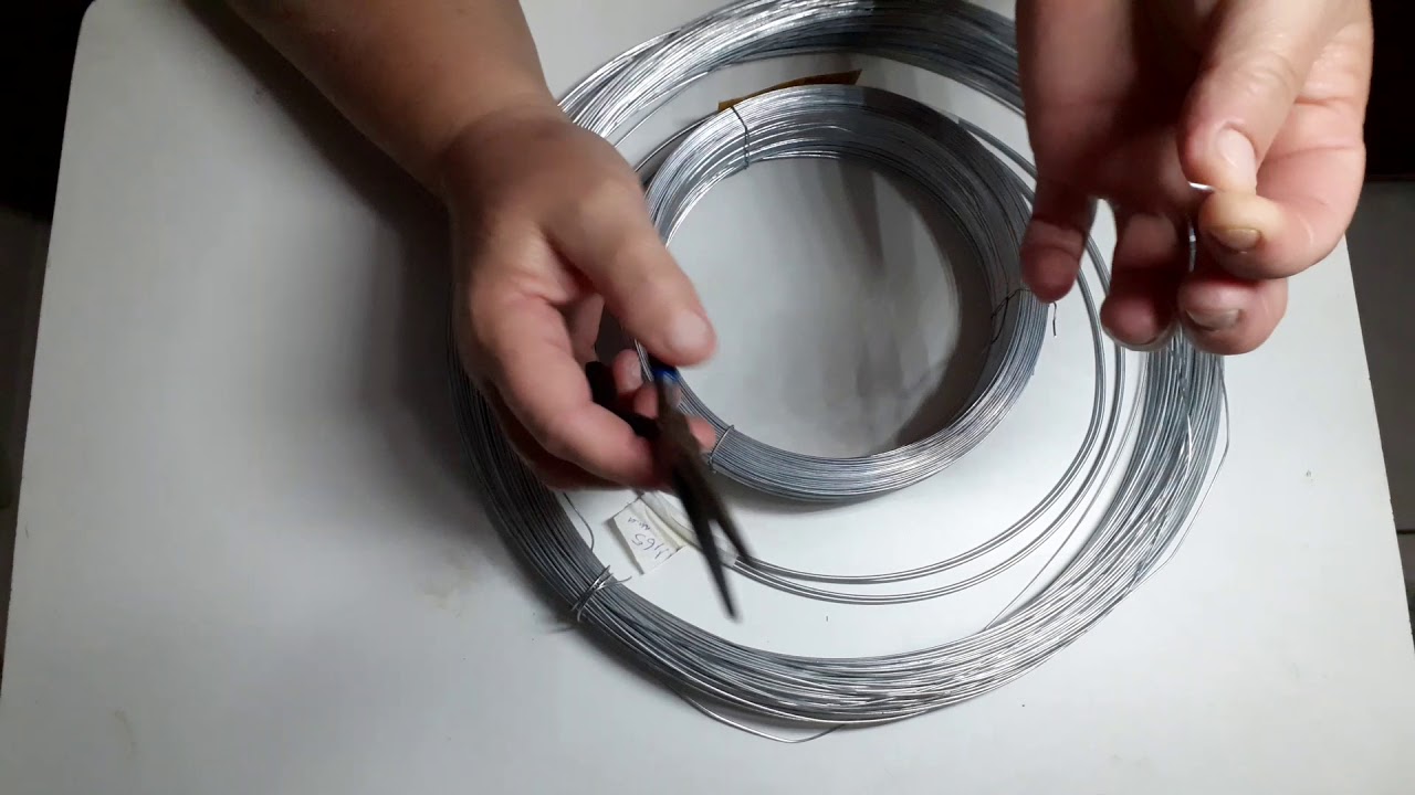 Explicando sobre arames e linha.