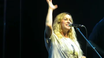 Alanis Morissette performs "The Reason I Drink"  GreatWoods Xfinity Center Mansfield on 4th Sep 2021