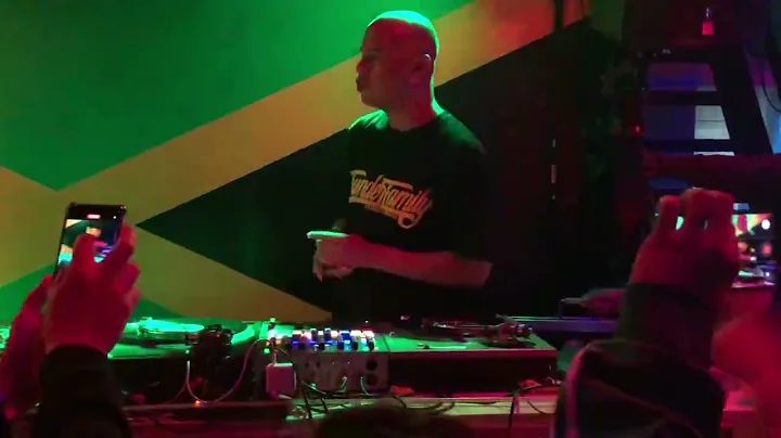 X-Ecutioners (DJ Rob Swift y DJ Mista Sinista) House of Pain mix en Chile 15-11-2025