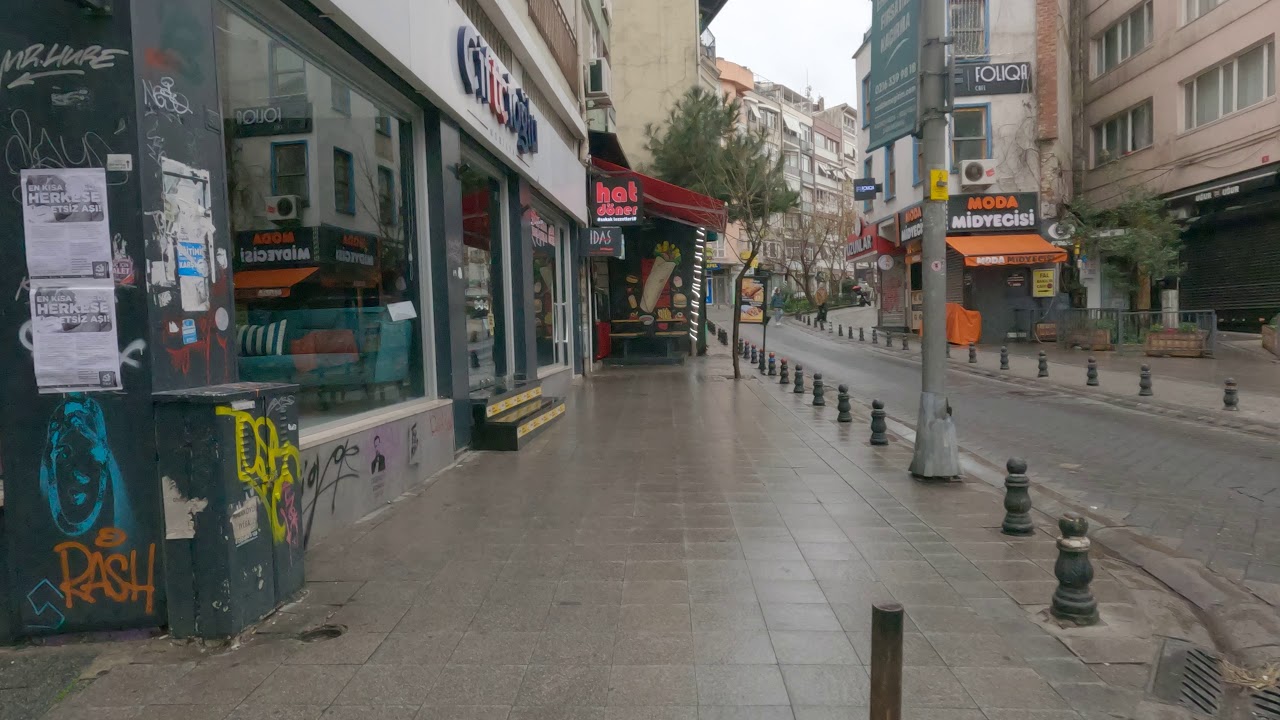 Yeni yılın ilk sabahında Moda Caddesi