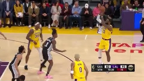 LeBron James 5 THREES in 3 minutes, looking like Steph Curry
