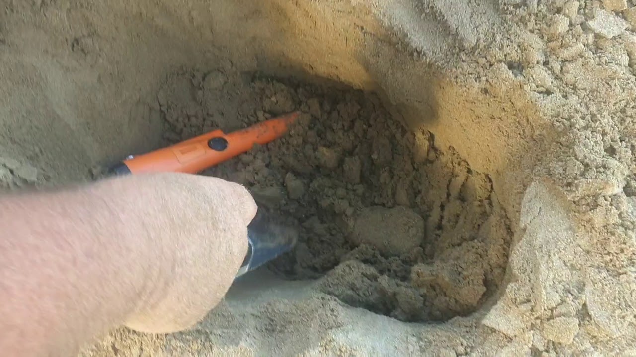 iffty signal leads to a Chinese cash coin.( beach metal detecting)