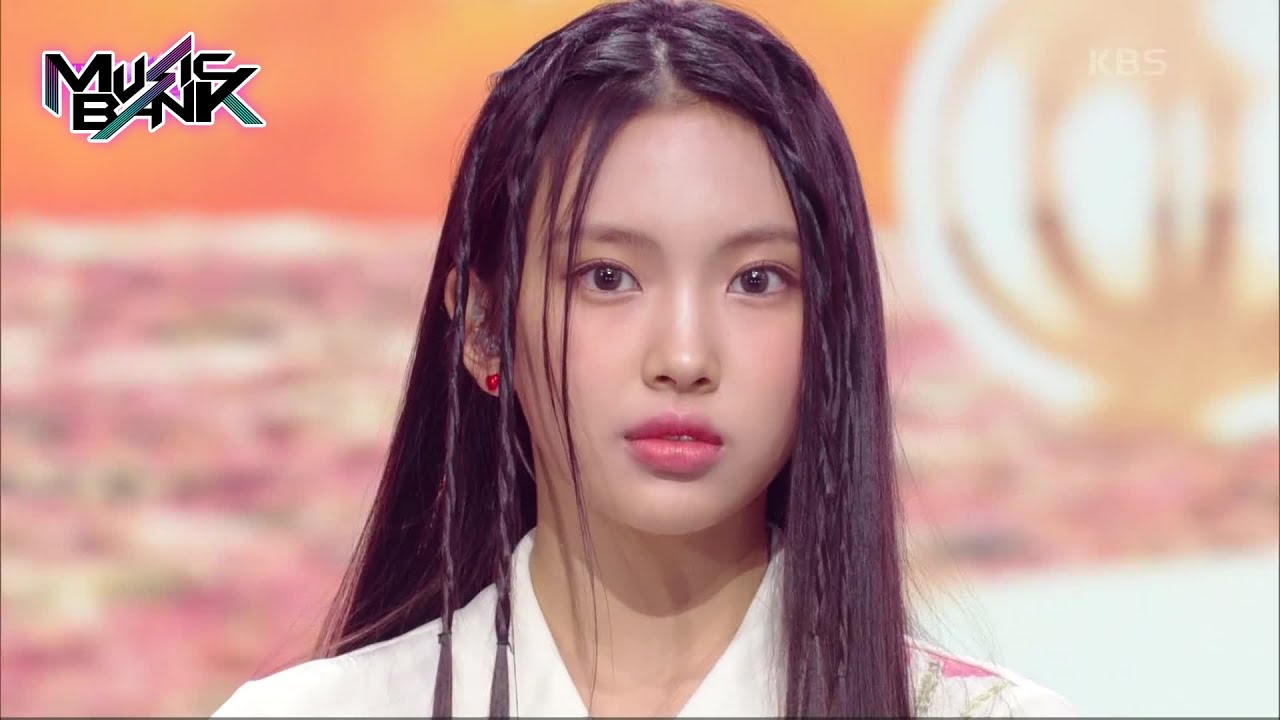 Hurt - NewJeans  ニュージーンズ  [Music Bank] | KBS WORLD TV 220819