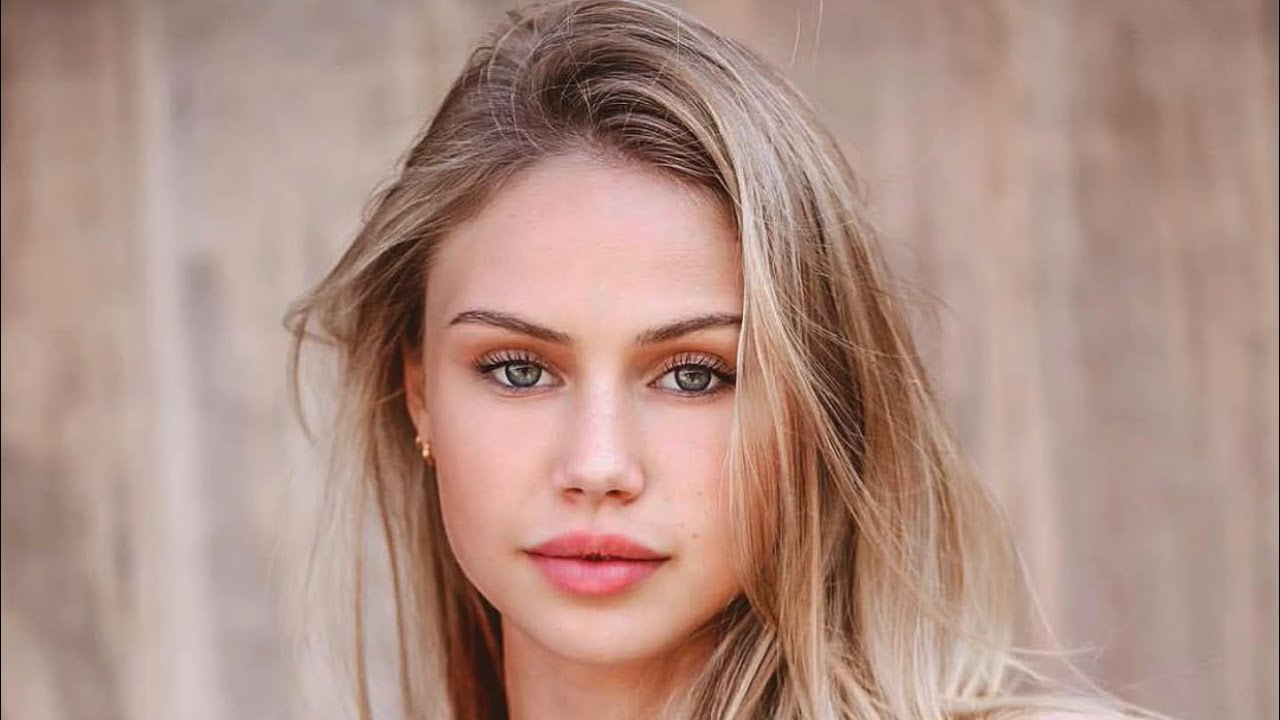 Scarlett Leithold is an incredibly beautiful bikini model. A slideshow ...