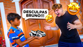 O CRUSH MALVADO DEU UMA I8 DE BRINQUEDO PRO BRUNO COMO PEDIDO DE DESCULPAS