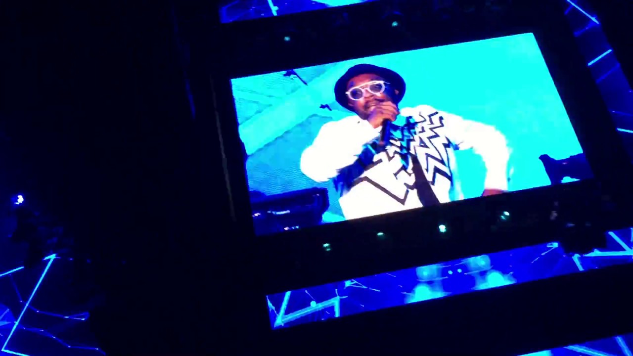 BLACK EYED PEAS Pump It (LIVE) YouTube