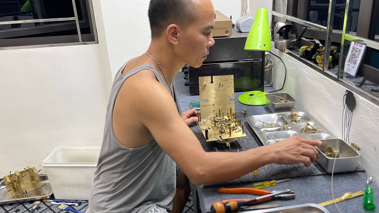 Lau dầu,kiểm tra và cân chỉnh máy đồng hồ tủ cây trước khi đưa lên giới thiệu,đi lắp đặt cho các Bác