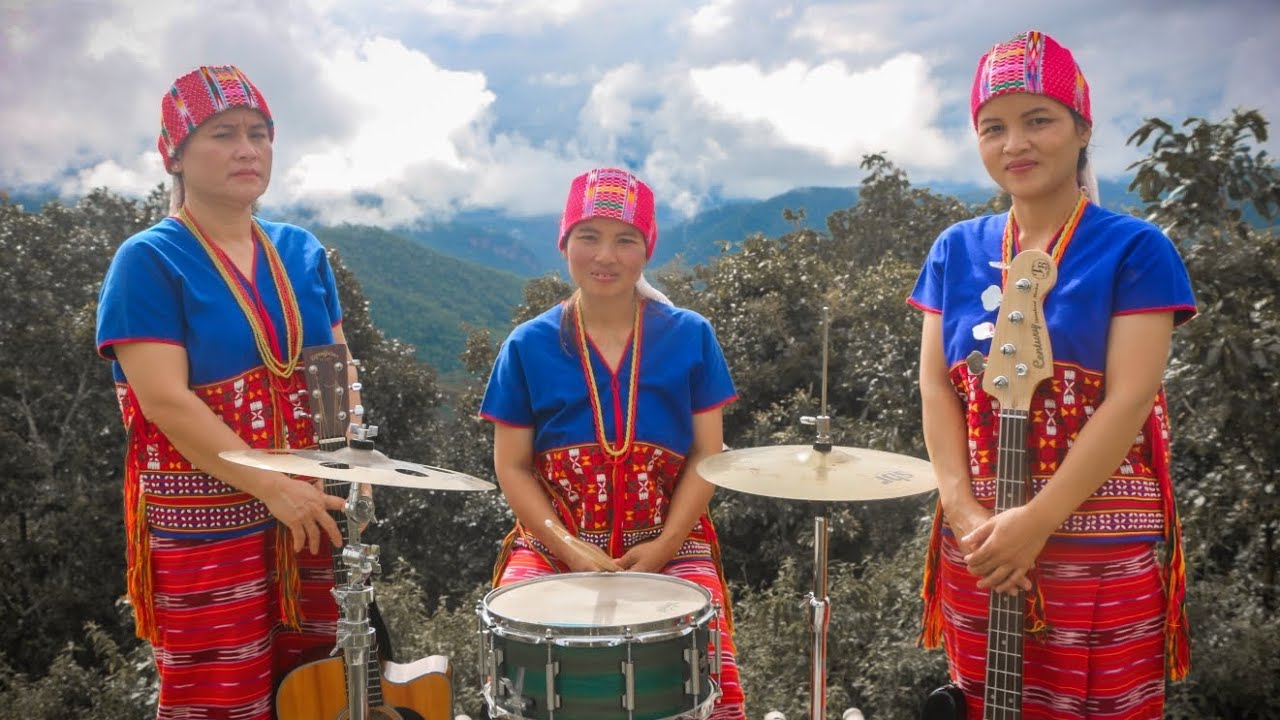 Karen gospel song [ เลอะ มู โค่ ] by กลุ่มสตรี คริสตจักรบ้านเเม่หอย