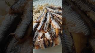 Karadeniz'in en güzel yemeklerinden Hamsili Pilav 👍😋🐟