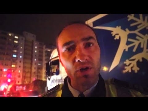 Polițist clujean, filmat în timp ce îl împingea și amenința pe reporterul NCN.