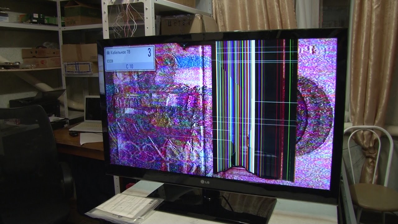Разбил телевизор lg. Телевизор LG lv3500. Телевизор LG 37lv3500 37". Битая матрица на телевизоре. Телевизор с разбитой матрицей.
