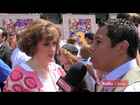 Toy Story 3 Premiere Joan Cusack talks "Jessie" wi...
