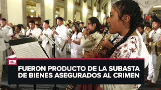 López Obrador entrega instrumentos a músicos oaxaqueños en Palacio Nacional