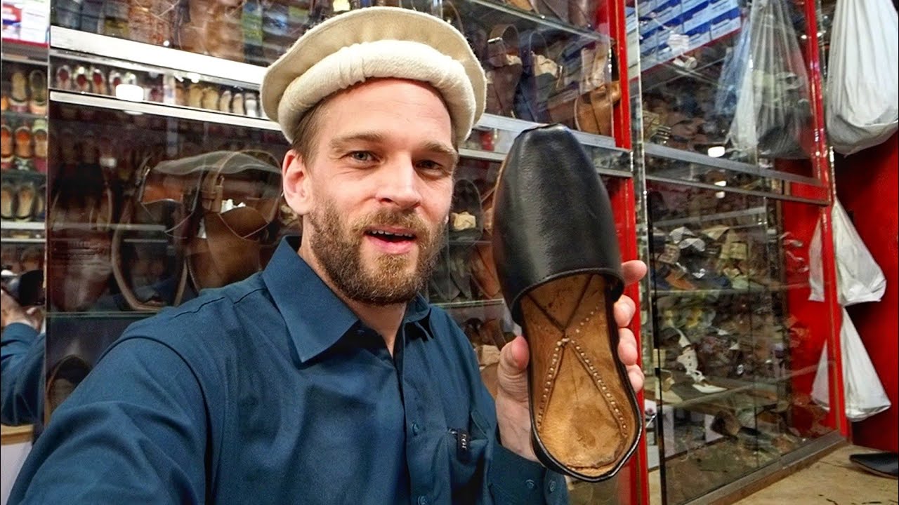 to Buy Shoes in Pakistan (Multani Khussa vs. Peshawari Chappal)