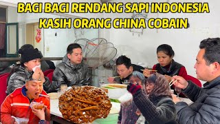 BAGI BAGI RENDANG DAGING SAPI KE ORANG CHINA COBAIN, GIMANA REAKSI MEREKA PERTAMA KALI MEMAKANNYA?