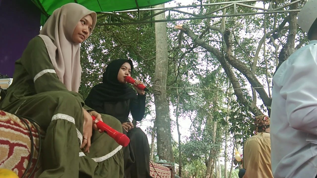 Sajadah Merah [atensi Kang @Holis 30 ]