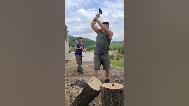 strong man cutting wood log . as fast he can😳😳😲😲