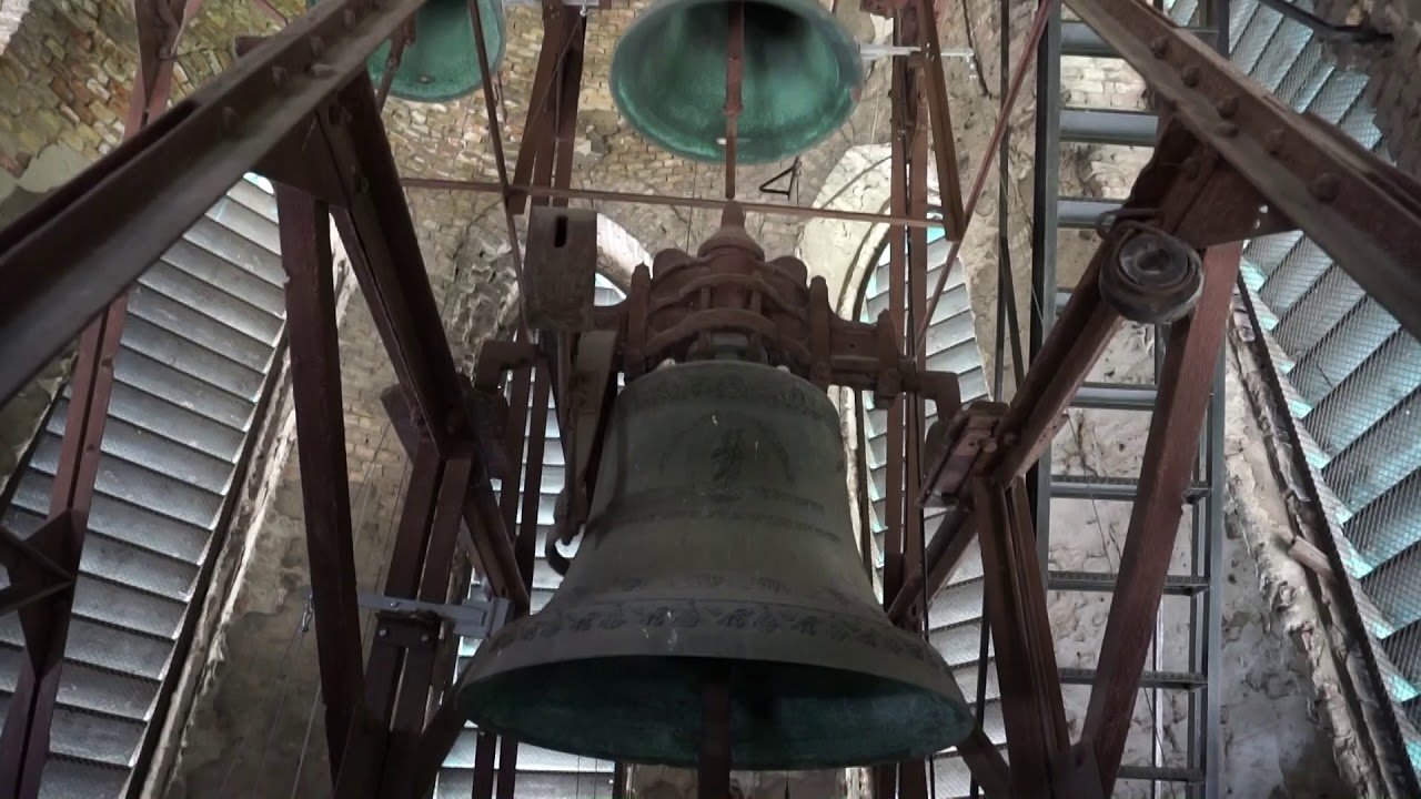 Budapest XIII. (H) - /Angyalföld/ A Béke téri Szent László templom harangjai