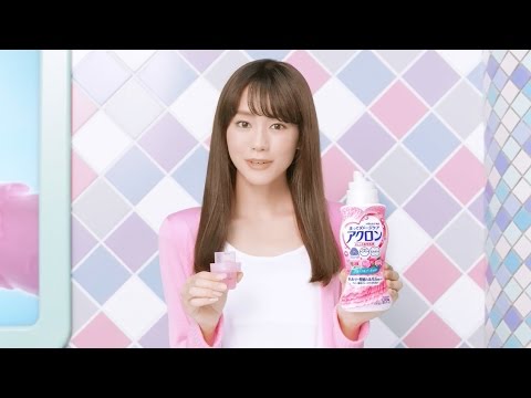 桐谷美玲、ポニーテールなど3タイプの髪型披露 ライオン『アクロン』新TVCM「まあ大変!毛玉篇」