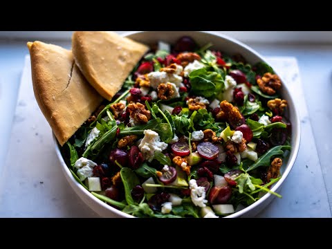 Così Signature Salad with Flat Bread