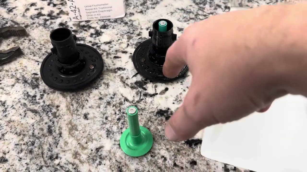 Как починить писсуар Sloan, который не перестаёт течь: простое решение