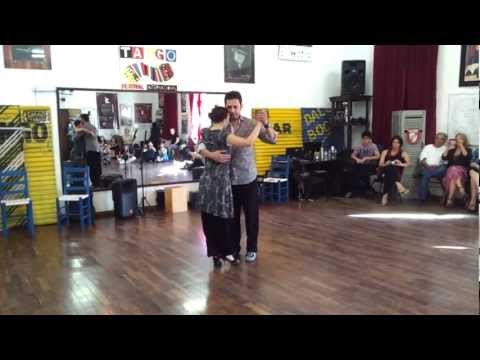 Diego Gaunaro & Monica Matera - Final de classe Tanguera Porto Alegre Novembro 2012.mp4