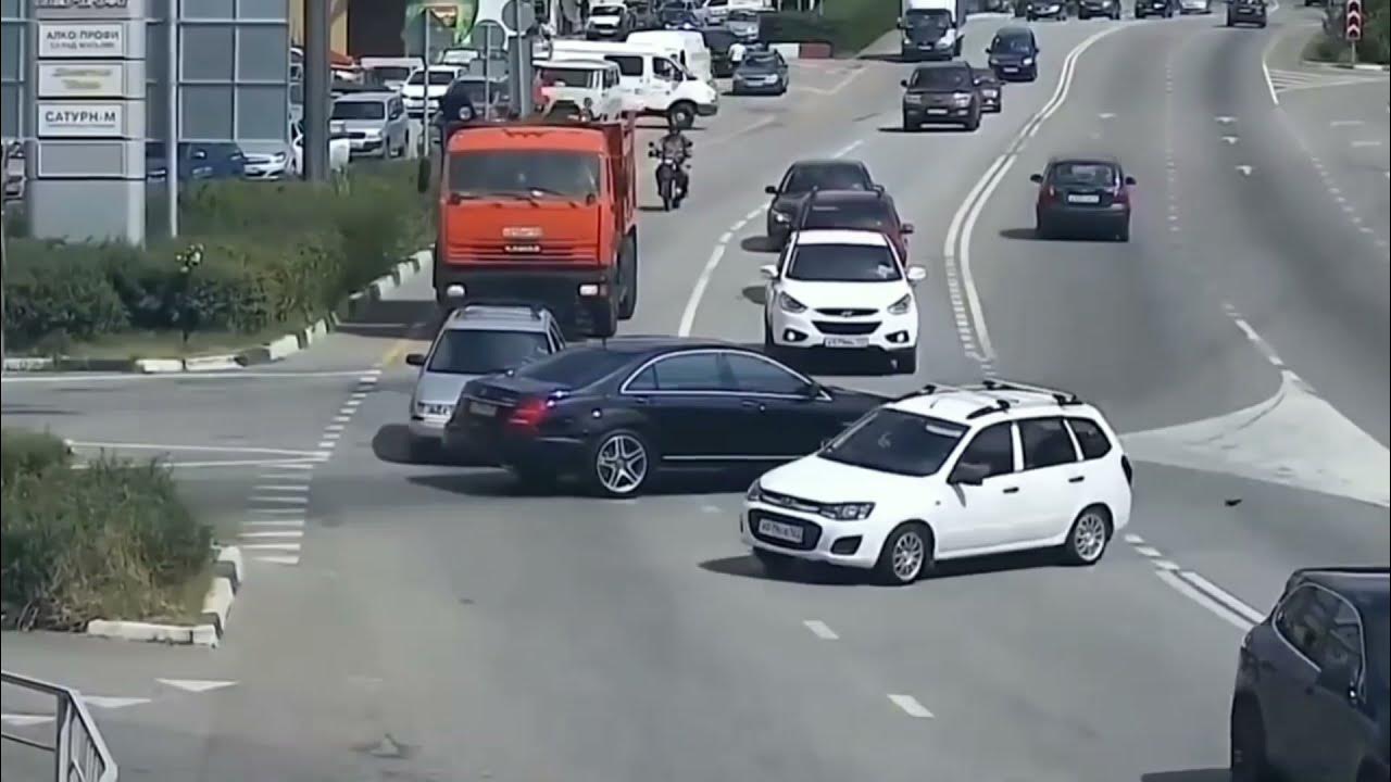 смешные ситуации на дорогах россии. прикольная ситуация с мотоциклом. свадебный кортеж. беспредел на дорогах 2022. беспредел на дорогах 2022.