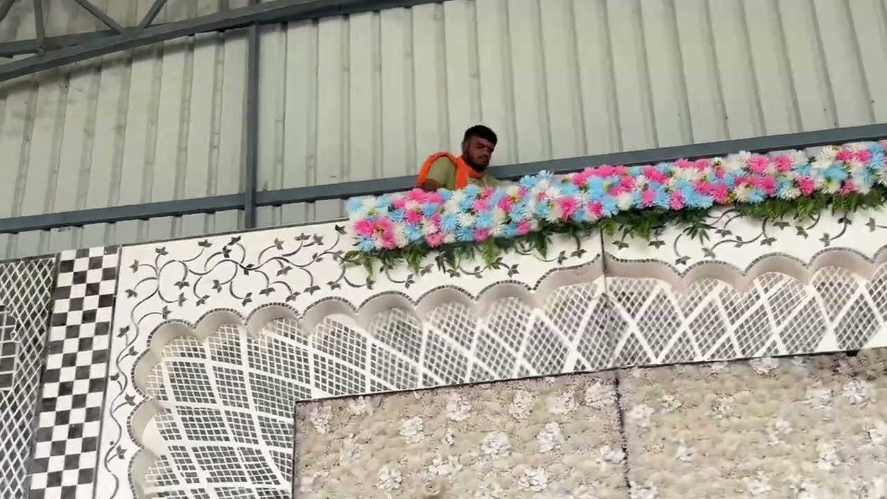 New stage, Decoration