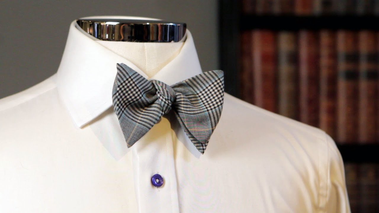 How to tie a bowtie - YouTube