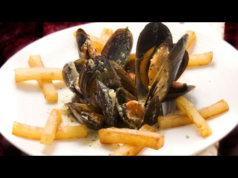 Video: Patatas Fritas Con Mejillones Y Mayonesa