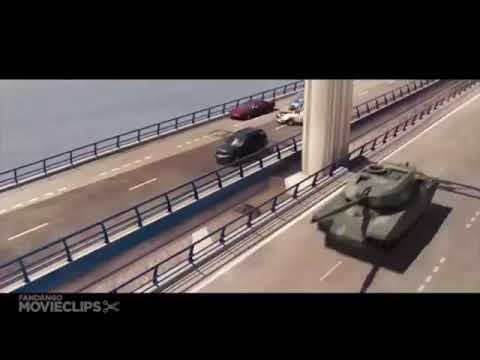 شاب ينقذ حبيبته من الموت