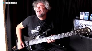 Paulo Jr.(Sepultura) uses his \