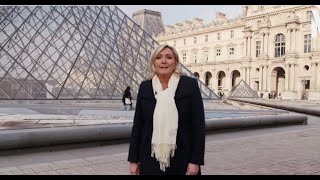 Marine Le Pen choisit la pyramide du Louvre pour sa campagne, le musée désapprouve
