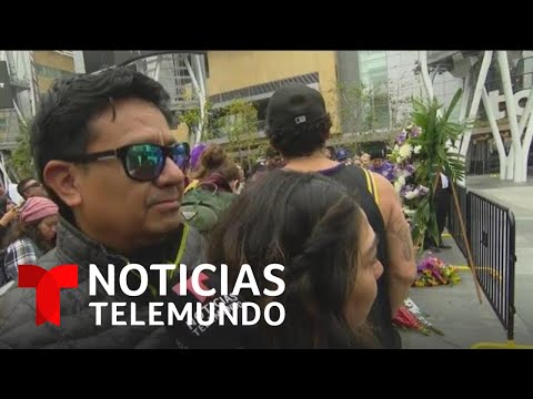 Seguidores de Kobe Bryant lloran la muerte del deportista a las puertas del Staples Center