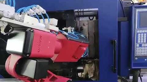 Borunte 6 Axis Robot working with Injection Molding Machine taking out the product and cold runner