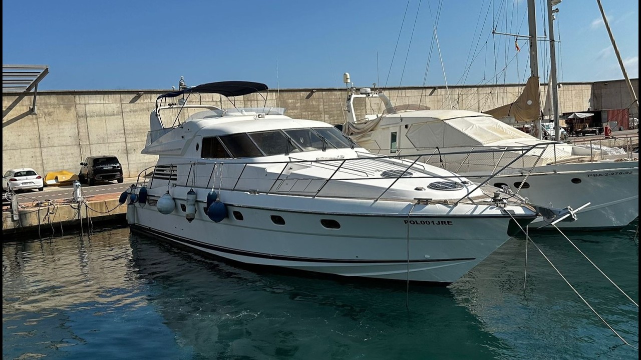 ⁣Fairline Squadron 62