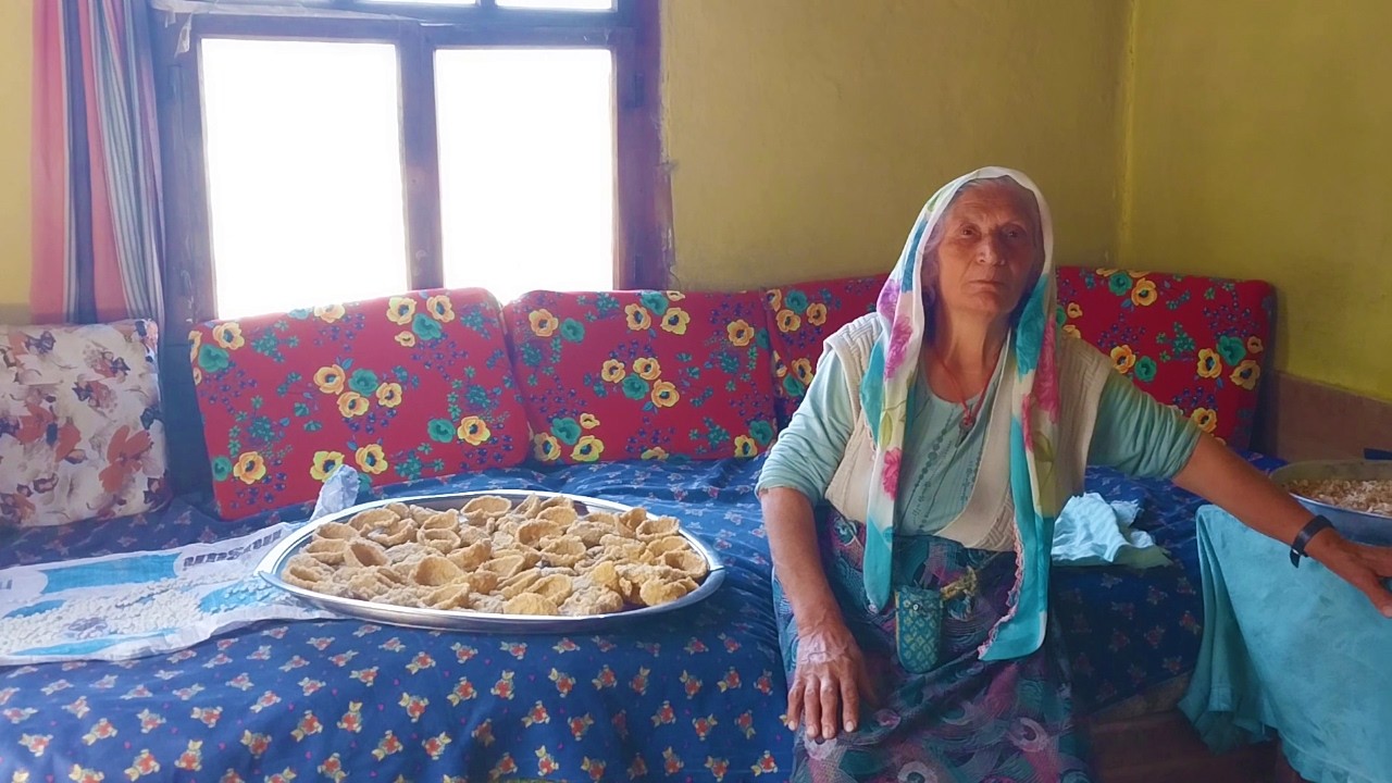 Köy Fırınında Ekmek Pişiren, Erişte Kavuran Kadınlar