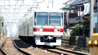 新京成電鉄8800形 8811編成 踏切通過