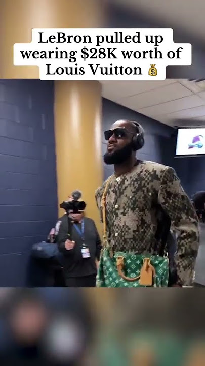 James Harden arrived to Game 7 in pajamas 😂👏 #nba #nbaplayoffs