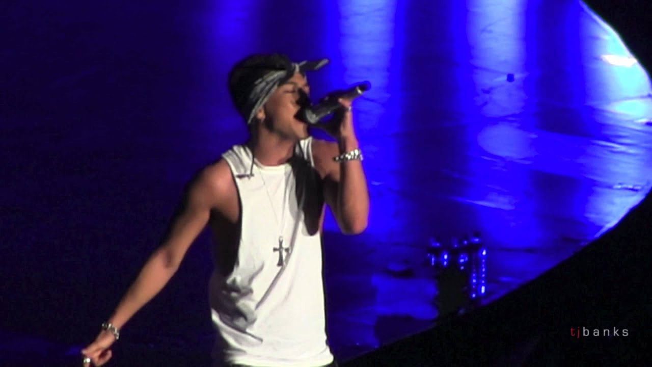 Taeyang - Only Look at Me & Wedding Dress [Alive Tour 2012 Singapore]